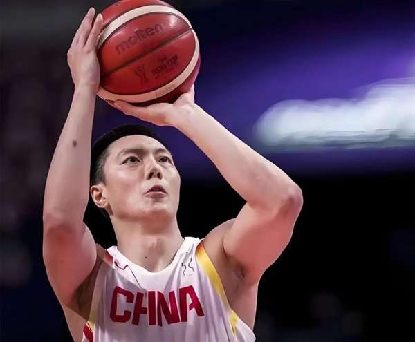 2场比赛13中0！胡明轩怎么啦？CBA名记道出了原因